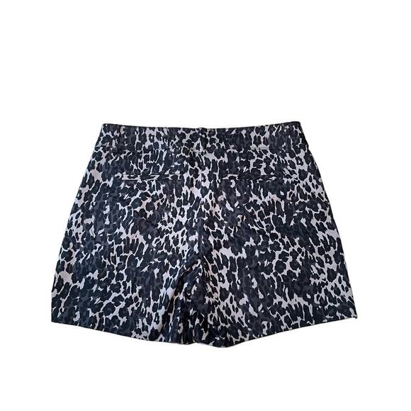 Isaac Mizrahi Tailored Trouser Short Women's 10 White Leopard Print 5" Stretch - Picture 2 of 4